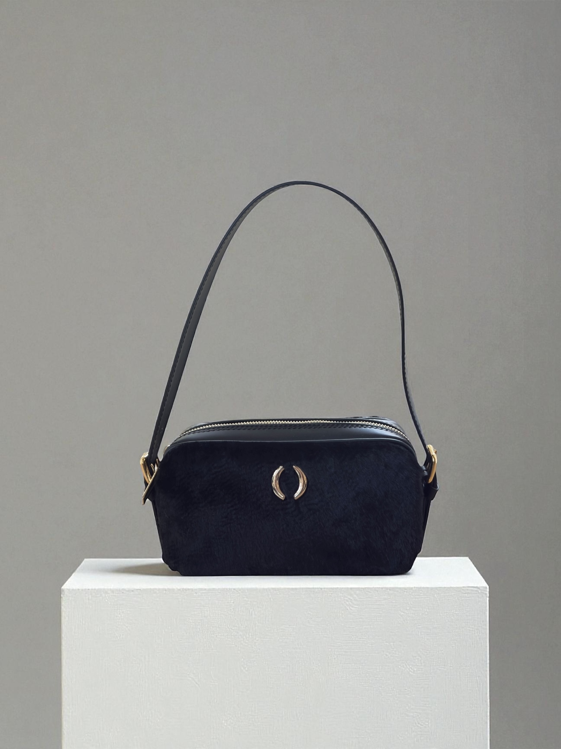 Trio Baguette Furry Black